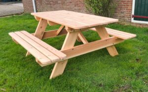 Douglas picknicktafel met stevige constructie voor buiten